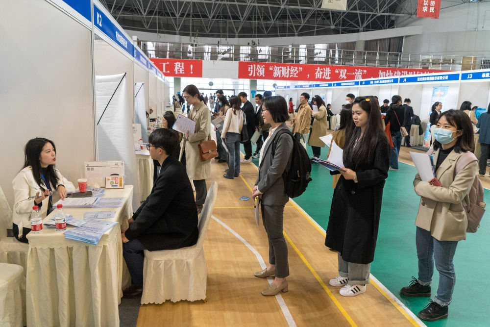 校企互动  四川高校开启春季校园招聘模式